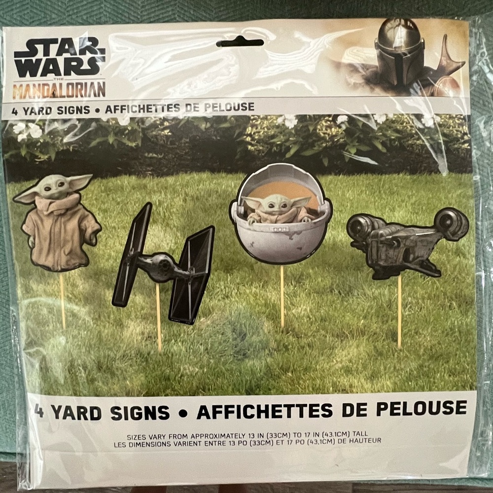 Star Wars Mandalorian 4 Yard Signs. Brand New in Package.